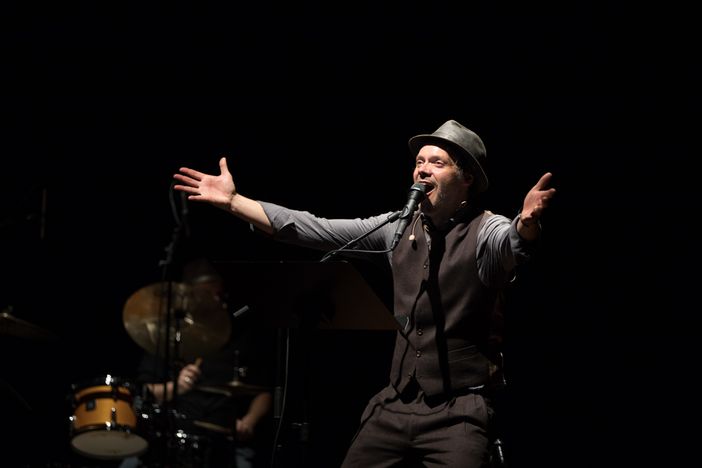 Sabato a Dormelletto ‘Una notte in Blues’, la vita di BB King messa in scena dall’Accademia dei Folli