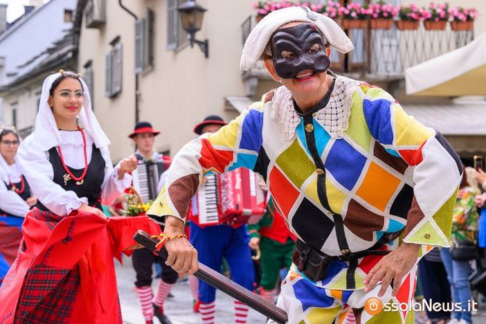 Galliate si apre al mondo: al Castello Sforzesco torna il Raduno Folkloristico Internazionale Galliate si apre al mondo: al Castello Sforzesco torna il Raduno Folkloristico Internazionale