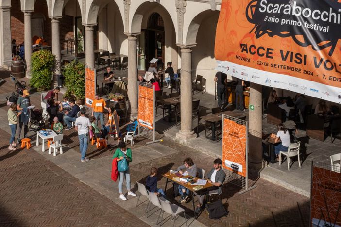 Oltre 4000 bambini e adulti scarabocchiano Novara Oltre 4000 bambini e adulti scarabocchiano Novara