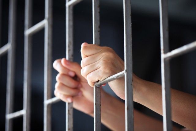 Giovani avvocati donano vestiti e scarpe ai detenuti di Novara Giovani avvocati donano vestiti e scarpe ai detenuti di Novara