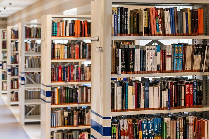 Giovedì 20 Gian Luca Favetto porta la bottega di poesia di “Repubblica” in Biblioteca
