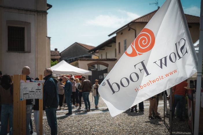 "Slow Food e fumo consapevole": a Lesa si parla di eccellenze gastronomiche e sigari "Slow Food e fumo consapevole": a Lesa si parla di eccellenze gastronomiche e sigari
