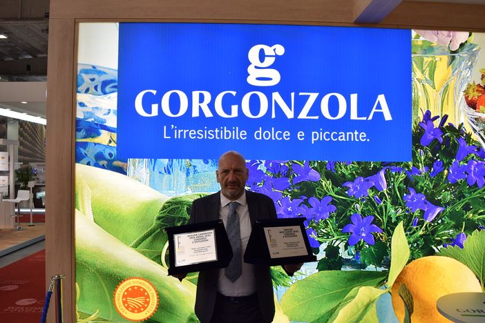 Da sin. Giovanni Viani (Consulente Marketing Consorzio Gorgonzola), Fabio Leonardi (Vicepresidente Consorzio Gorgonzola), Stefano Fontana (Direttore Consorzio Gorgonzola), Giorgio Azzali (Metrix Communication)