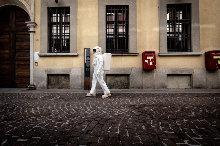 Inaugurata a nòva la mostra fotografica de “Il secondo paradosso di Zenone”