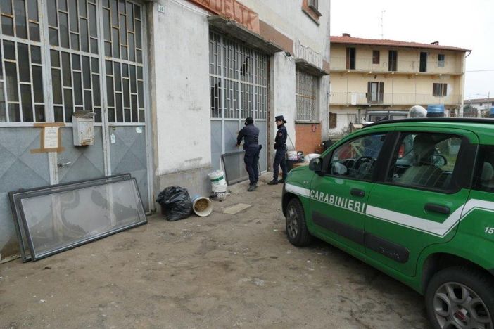 Scoperta azienda abusiva di lavorazione metalli in ex autofficina Scoperta azienda abusiva di lavorazione metalli in ex autofficina