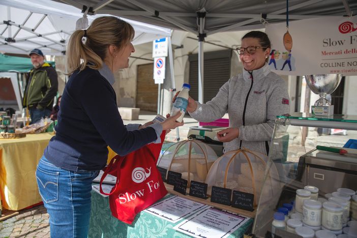 Un sabato tra gusto e sostenibilità: a Borgomanero torna il Mercato della Terra Un sabato tra gusto e sostenibilità: a Borgomanero torna il Mercato della Terra