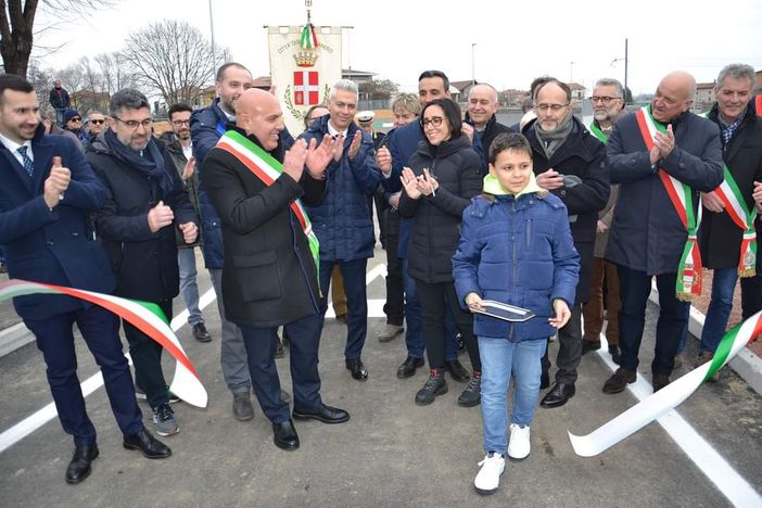 Borgomanero, inaugurato l'atteso sottopasso