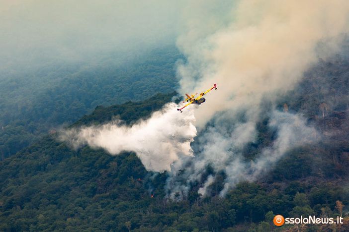 Lago d'Orta, nuove limitazioni per la navigazione durante gli interventi antincendio Lago d'Orta, nuove limitazioni per la navigazione durante gli interventi antincendio