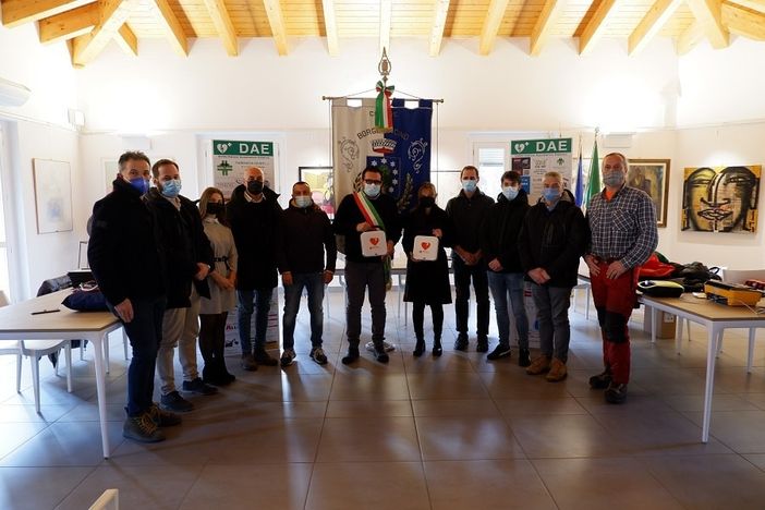 Borgo Ticino, inaugurati  due defibrillatori semiautomatici