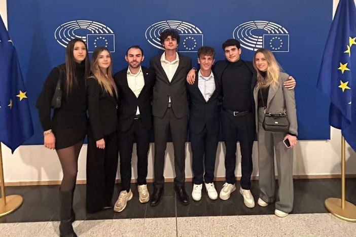 Giovani novaresi di Forza Italia in visita al Parlamento Europeo Giovani novaresi di Forza Italia in visita al Parlamento Europeo