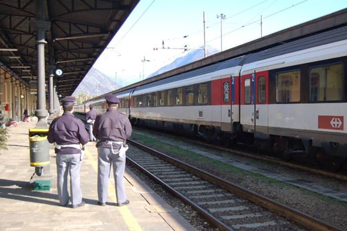 Proseguono i controlli dell'operazione 'Stazioni Sicure' della Polizia Ferroviaria Proseguono i controlli dell'operazione 'Stazioni Sicure' della Polizia Ferroviaria