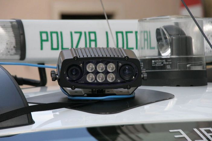 Giovane di Novara segnalato dalla polizia locale per l'uso di fuochi d'artificio in città Giovane di Novara segnalato dalla polizia locale per l'uso di fuochi d'artificio in città