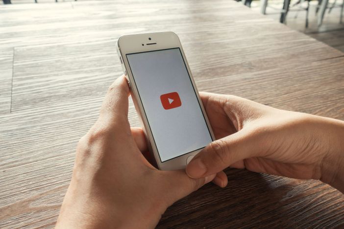 L’evoluzione dei social network: da spazi di condivisione a video intrattenimento L’evoluzione dei social network: da spazi di condivisione a video intrattenimento