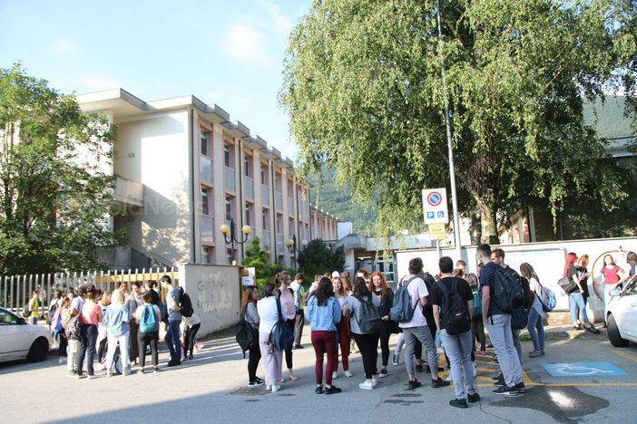 Maturità, questa mattina si parte con il tema. Chiorino agli studenti: "Abbiamo bisogno del vostro talento" Maturità, questa mattina si parte con il tema. Chiorino agli studenti: "Abbiamo bisogno del vostro talento"