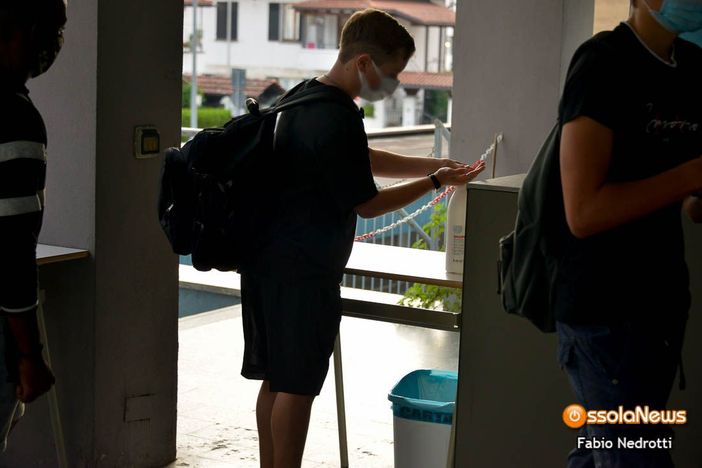 Lunedì si torna sui banchi di scuola, ecco le disposizioni del ministero Lunedì si torna sui banchi di scuola, ecco le disposizioni del ministero