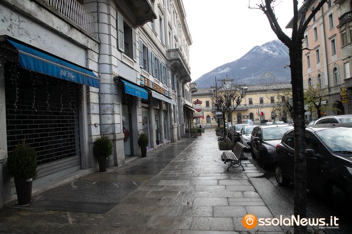 Piemonte resta in zona rossa, dal 3 al 5 aprile si potrà fare visita a congiunti e amici una sola volta al giorno