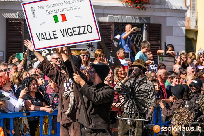 Spazzacamini, a Santa Maria è il grande giorno della sfilata