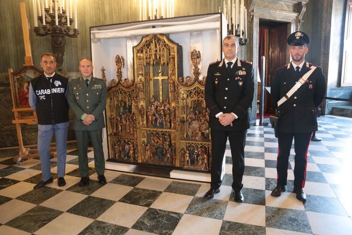 Traffico illecito di arte scoperto in Piemonte: restituiti 65 beni artistici alla Spagna Traffico illecito di arte scoperto in Piemonte: restituiti 65 beni artistici alla Spagna