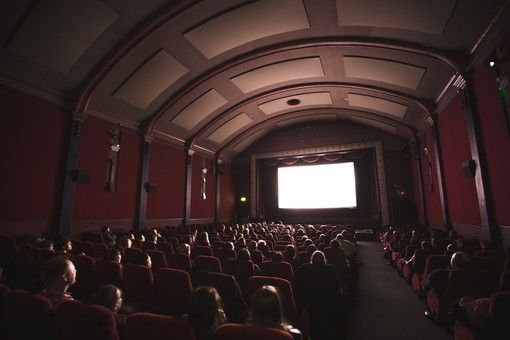 Cinema e teatri, la capienza sale all'80%. Negli stadi al 75% Cinema e teatri, la capienza sale all'80%. Negli stadi al 75%