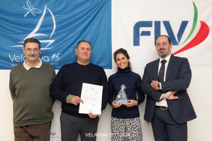 Consegnate le donazioni alle associazioni sostenitrici di "Vela Viva 15" Consegnate le donazioni alle associazioni sostenitrici di "Vela Viva 15"