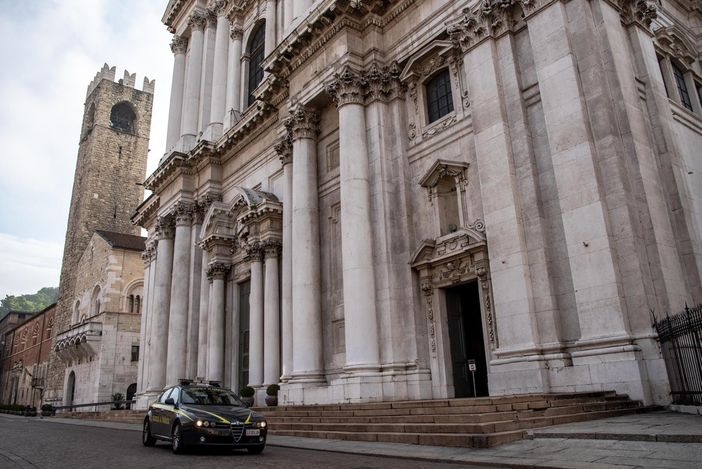 Frode fiscale da oltre 90 milioni, arrestati un giudice tributario, un consulente e un imprenditore. Indagini anche nel novarese