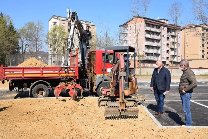 Gozzano, quasi terminati i lavori del parcheggio nei pressi del Cimitero Gozzano, quasi terminati i lavori del parcheggio nei pressi del Cimitero