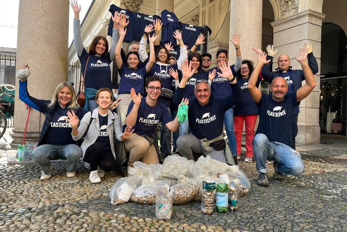 Cinque chili di mozziconi raccolti a Novara: l'iniziativa di Plastic Free