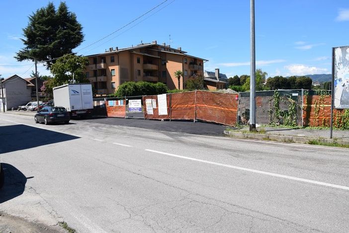 Prosegue il cantiere di via Arona a Borgomanero Prosegue il cantiere di via Arona a Borgomanero