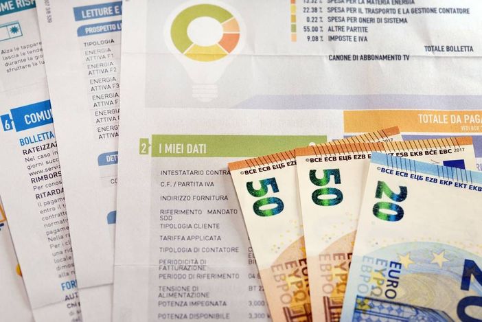 Bollette choc a scuole e Comuni: i rincari non risparmiamo nessuno