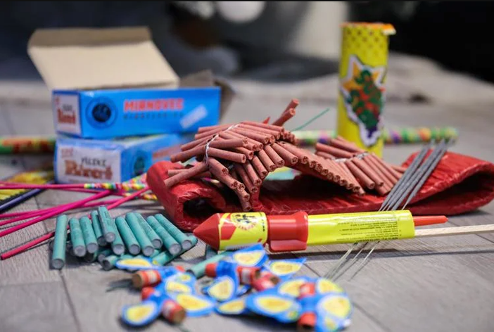 L'appello del Codacons: "Vengano adottate misure concrete contro l’uso indiscriminato di botti e fuochi d’artificio a Capodanno" L'appello del Codacons: "Vengano adottate misure concrete contro l’uso indiscriminato di botti e fuochi d’artificio a Capodanno"