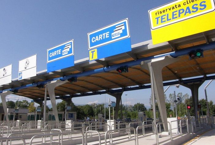 Un 2025 più salato per chi viaggia in autostrada Un 2025 più salato per chi viaggia in autostrada