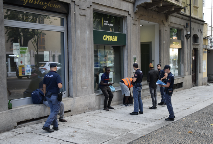 Ancora controlli della Polizia di Stato in città, con Polizia Locale e Reparto Prevenzione Crimine “Piemonte” Ancora controlli della Polizia di Stato in città, con Polizia Locale e Reparto Prevenzione Crimine “Piemonte”