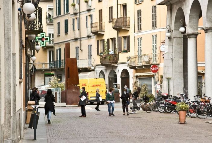 Cosa cambia da zona rossa ad arancione? Aperti tutti i negozi. Coprifuoco &quot;solo&quot; dalle 22 alle 5