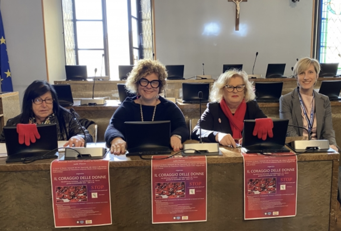 Il coraggio delle donne: una lotta collettiva contro la violenza Il coraggio delle donne: una lotta collettiva contro la violenza
