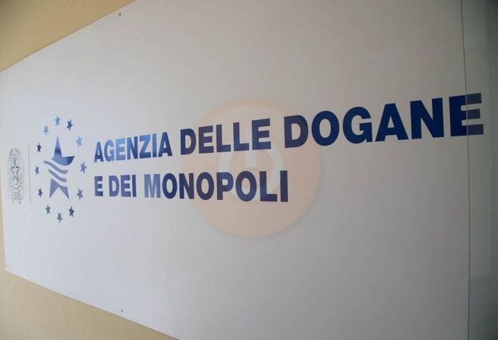 Sequestrati dalle Dogane di Novara 33mila flaconi di igienizzante per le mani Sequestrati dalle Dogane di Novara 33mila flaconi di igienizzante per le mani