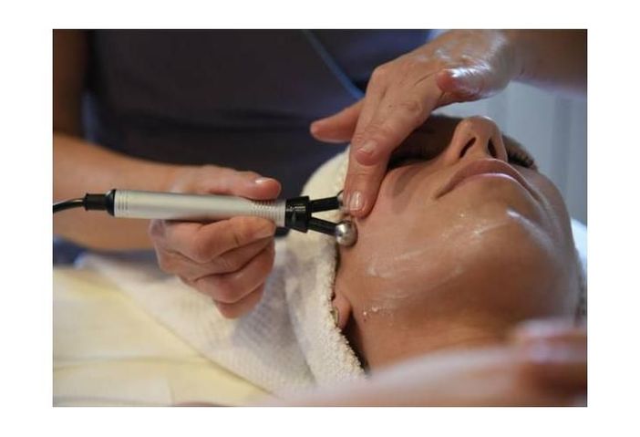 Corso di “Gestione e organizzazione del centro estetico” Corso di “Gestione e organizzazione del centro estetico”