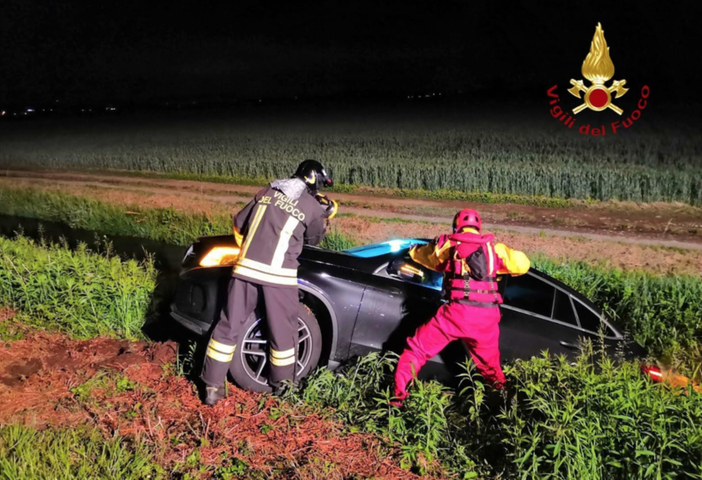 Notizie dal Piemonte. Perde il controllo dell'auto e finisce in un fosso Notizie dal Piemonte. Perde il controllo dell'auto e finisce in un fosso