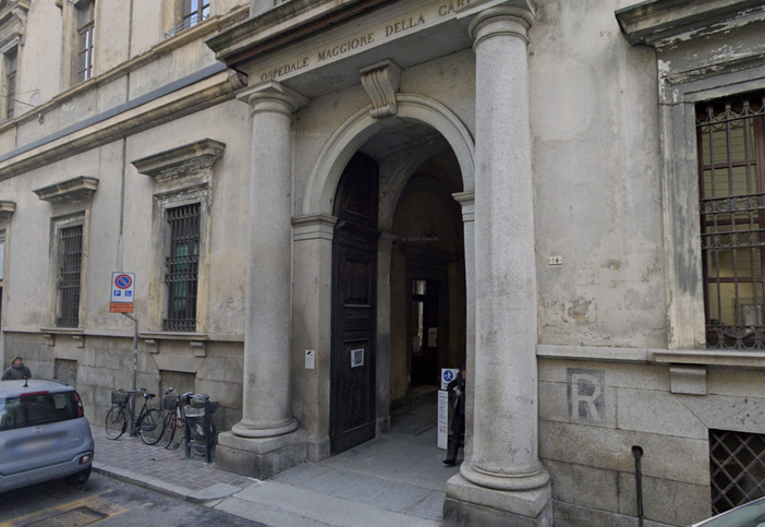 Chiusura del portone d'ingresso su Corso Mazzini per lavori di pulizia e restauro all'Aou di Novara