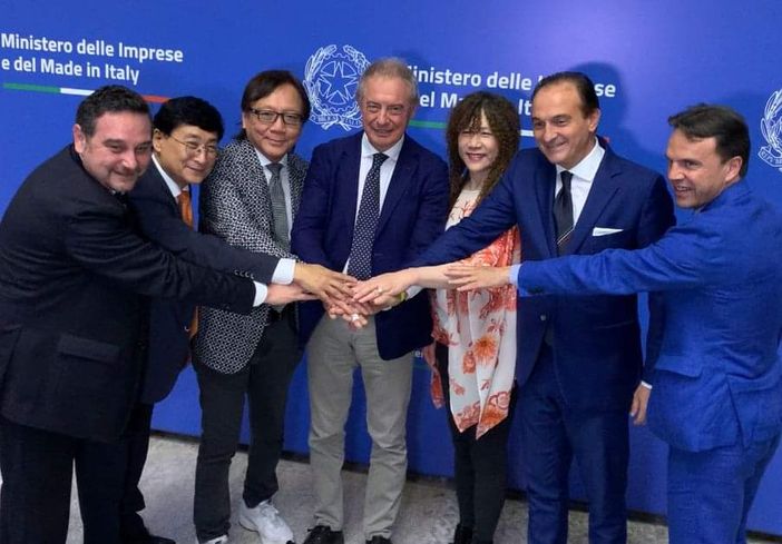 Novara diventa il nuovo hub tecnologico europeo: firmato l'accordo per lo stabilimento di Silicon Box Novara diventa il nuovo hub tecnologico europeo: firmato l'accordo per lo stabilimento di Silicon Box