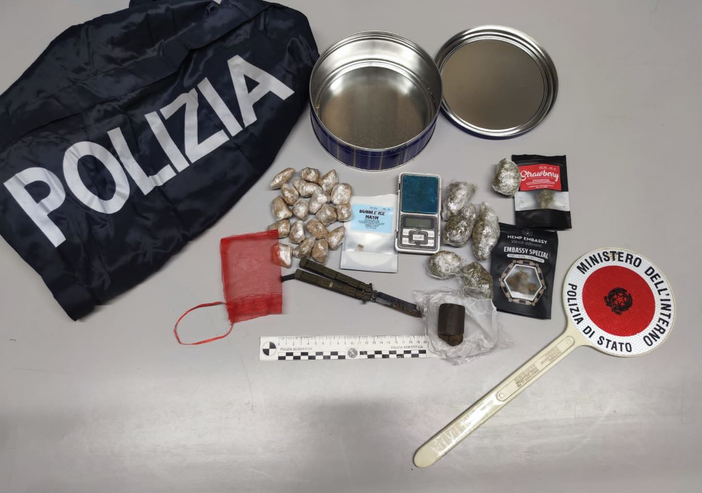 Arresto per detenzione ai fini di spaccio di sostanze stupefacenti a Novara grazie a una segnalazione sull'applicazione 'YOUPOL Arresto per detenzione ai fini di spaccio di sostanze stupefacenti a Novara grazie a una segnalazione sull'applicazione 'YOUPOL