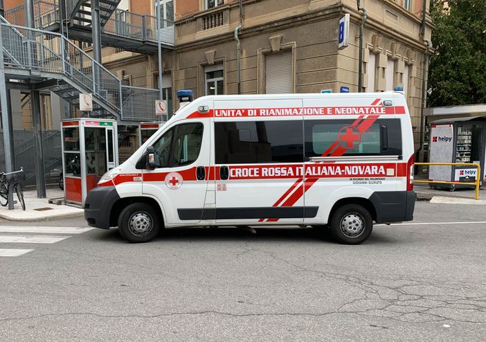 La bimba ha fretta di nascere, parto in ambulanza a Trecate