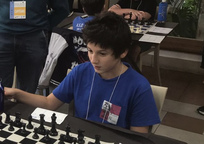 Impresa d’eccellenza agli Italiani giovanili di scacchi: Lorenzo Dago chiude imbattuto a Terrasini Impresa d’eccellenza agli Italiani giovanili di scacchi: Lorenzo Dago chiude imbattuto a Terrasini