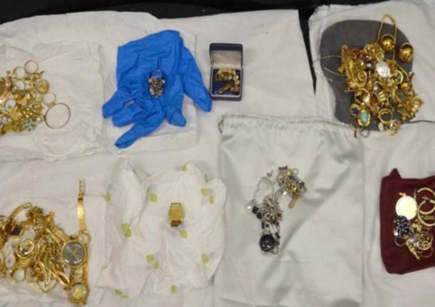 Svaligiavano le case della provincia spacciandosi per tecnici dell’acquedotto, arrestate dai Carabinieri tre persone Svaligiavano le case della provincia spacciandosi per tecnici dell’acquedotto, arrestate dai Carabinieri tre persone