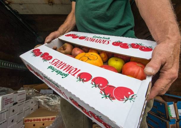 Possono riaprire i negozi ma solo con le consegne a domicilio Possono riaprire i negozi ma solo con le consegne a domicilio