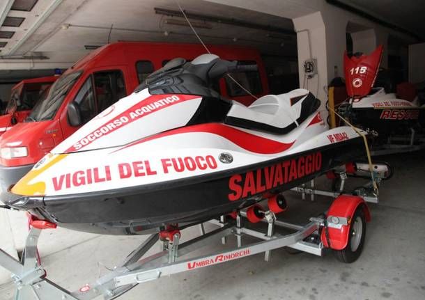 Barca a vela in difficoltà tra Belgirate ed Arona Barca a vela in difficoltà tra Belgirate ed Arona