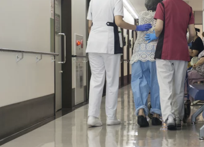 Cento euro di bonus in Pronto soccorso, la rabbia degli infermieri: "Soldi ai medici, mentre noi rimaniamo con un pugno di mosche" Cento euro di bonus in Pronto soccorso, la rabbia degli infermieri: "Soldi ai medici, mentre noi rimaniamo con un pugno di mosche"