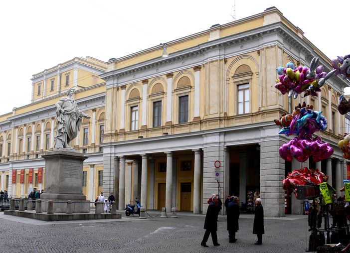 Il 22 febbraio al Teatro Coccia ‘Arsenico e vecchi merletti’