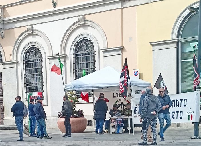 Roberto Fiore a Novara alla vigilia del 25 aprile, protesta Pd
