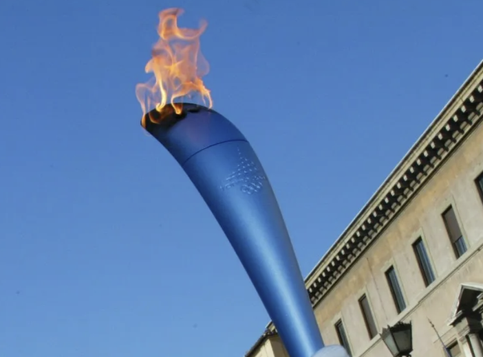 La Fiamma olimpica fa tappa a Borgomanero: la città protagonista di un evento storico