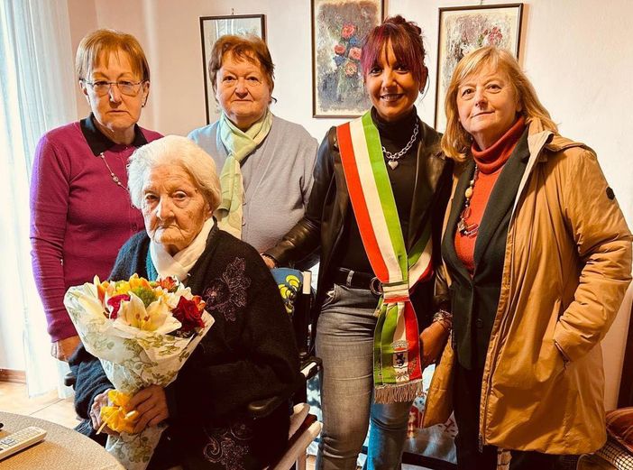 Romagnano Sesia: Iolanda Zanetta festeggia 101 anni, un traguardo straordinario Romagnano Sesia: Iolanda Zanetta festeggia 101 anni, un traguardo straordinario